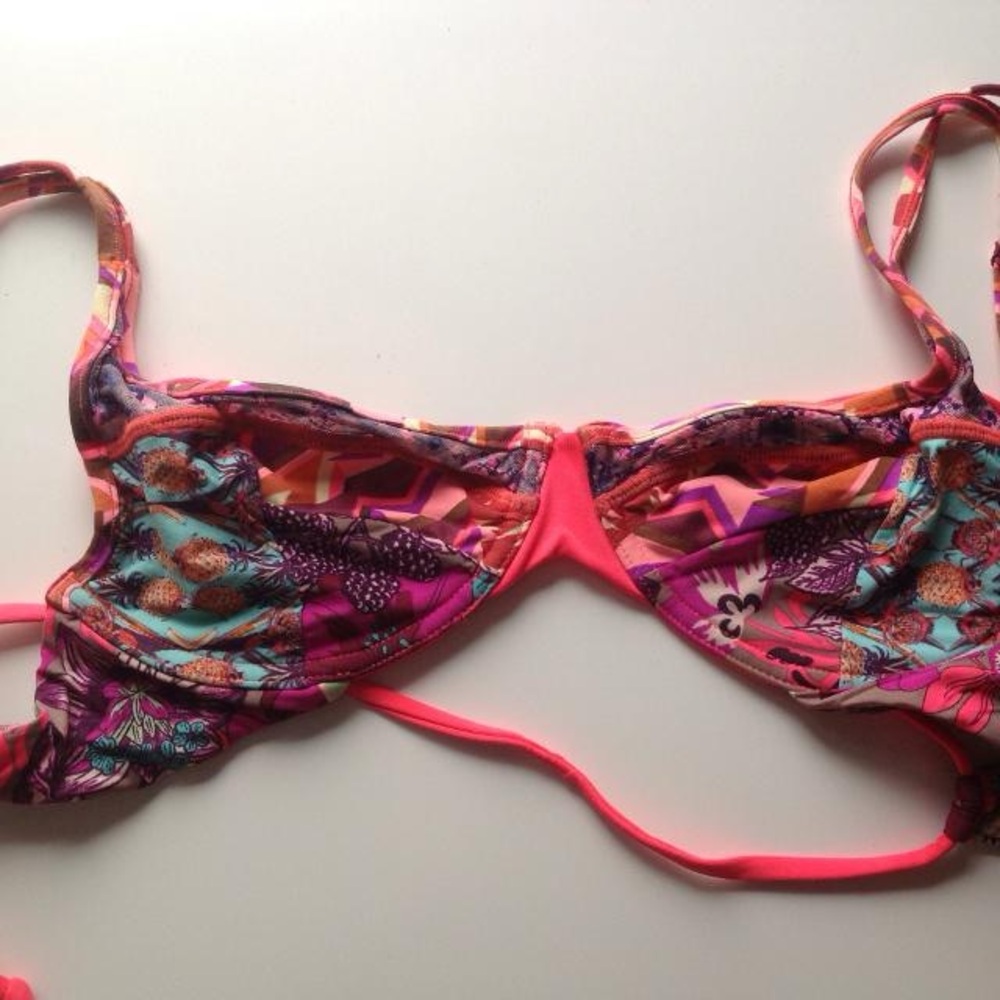 MAAJI women’s Swim Colorful Patterned Bikini Top sz L